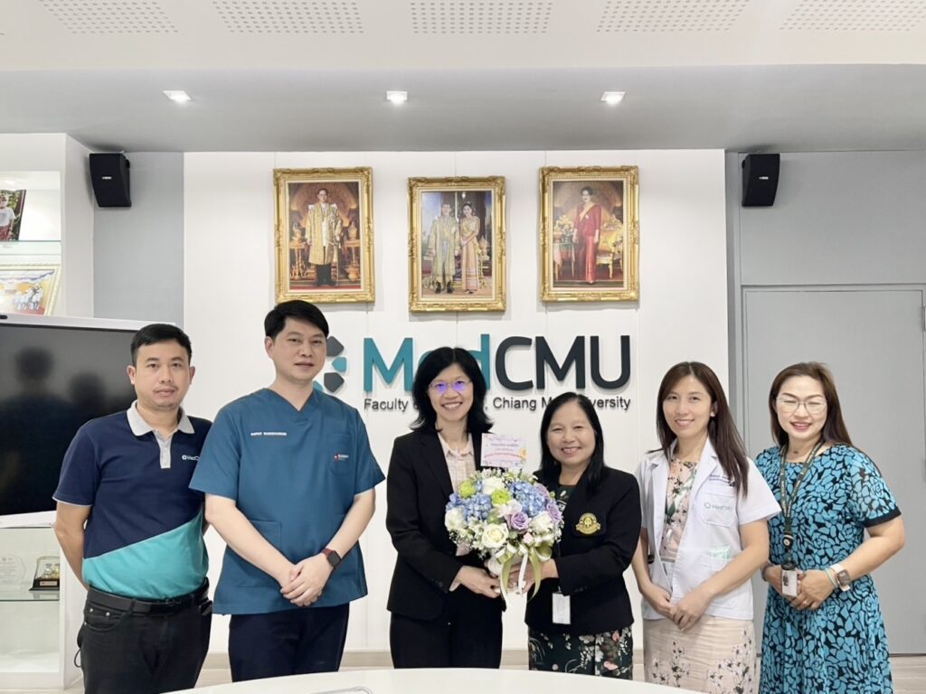งานธนาคารเลือด แสดงความยินดีกับผู้อำนวยการโรงพยาบาลมหาราชนครเชียงใหม่